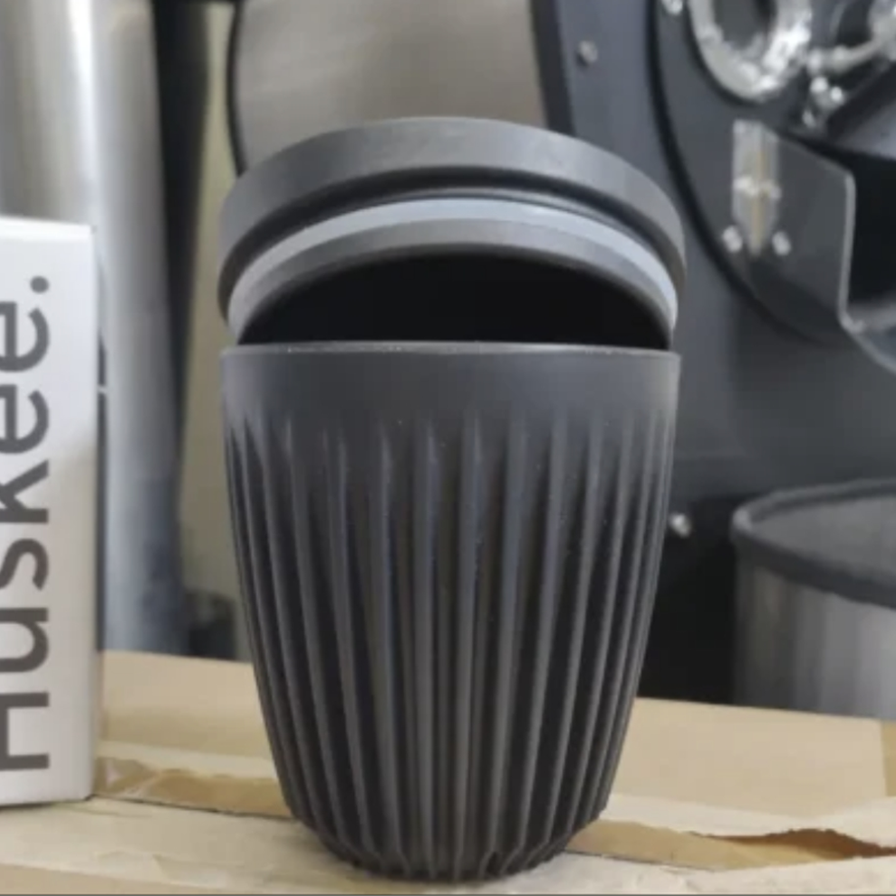 Huskee Reuseable Coffee Cup In Charcoal With Lid 8oz
